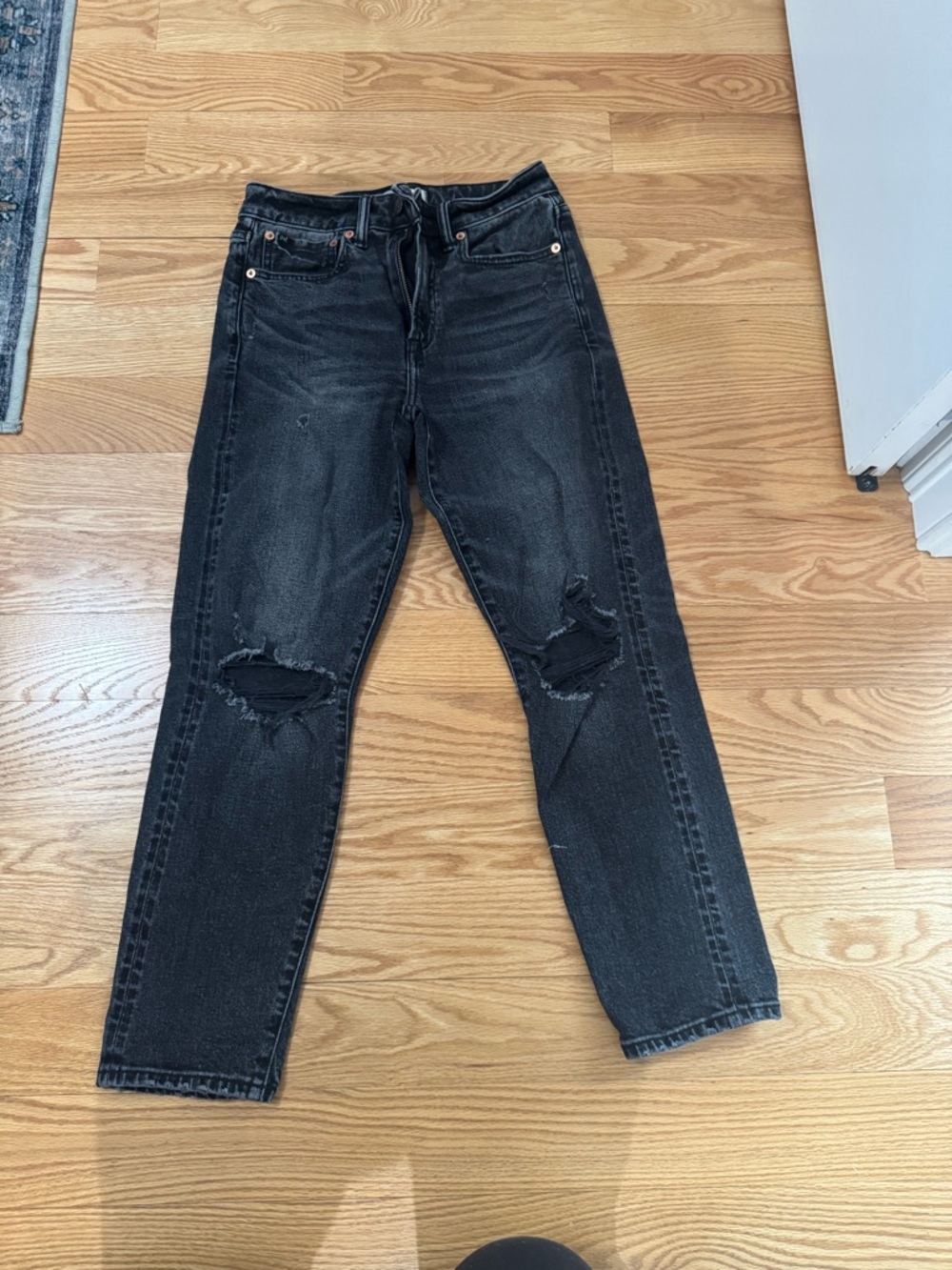 AE77 Black Distressed Women's Jeans - Classic High-Rise Fit